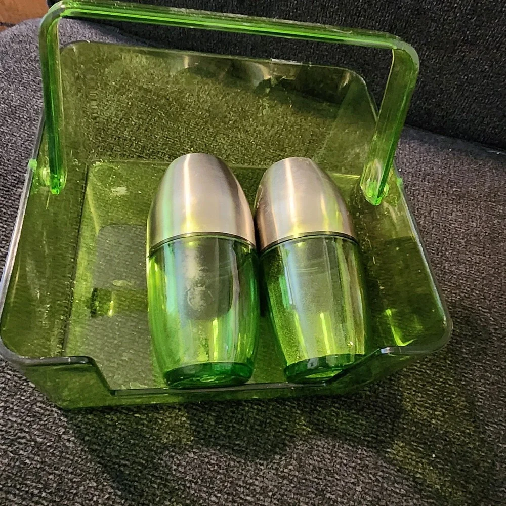 Retro/Vintage Lucite Lime Green Salt/Pepper Shaker‎ & Caddy W/Handle